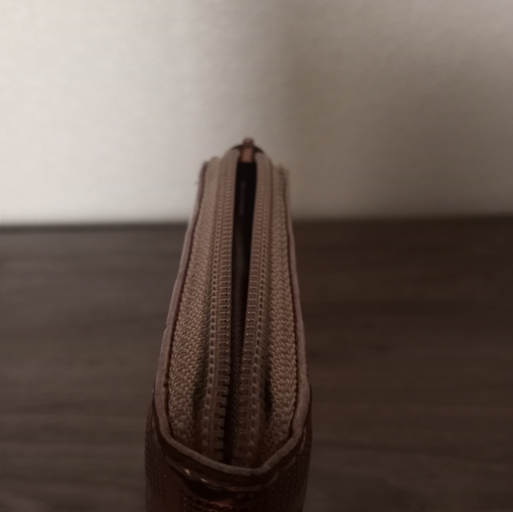 Michael kors gold wallet - Picture 9 of 13